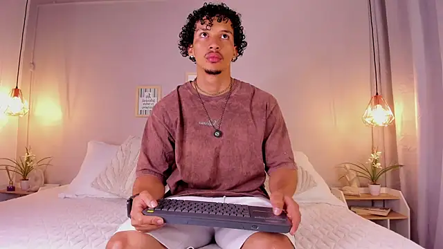 Snapshot of dominik_drake chatting on 06/20/26, 12:43 dominik drake online show from 06/20/26, 12:43