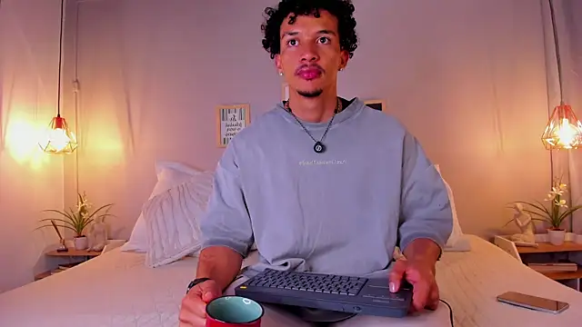 Snapshot of dominik_drake chatting on 07/02/26, 12:22 dominik drake online show from 07/02/26, 12:22