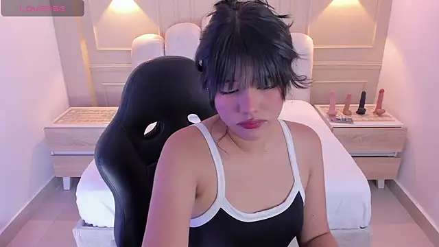 Snapshot of MILLYEVANS1 chatting on 04/28/26, 03:22 MILLYEVANS1 online show from 04/28/26, 03:22