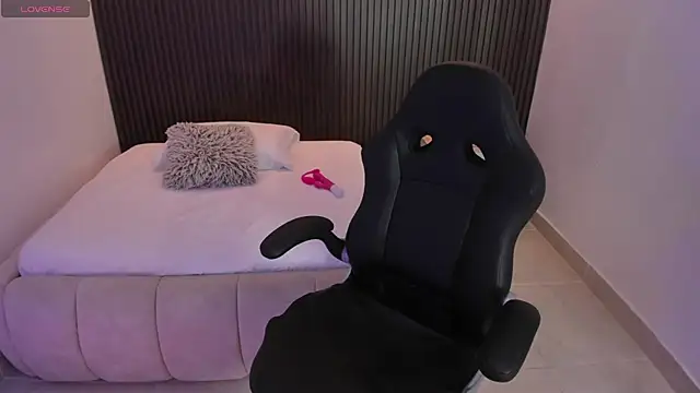 MILLYEVANS1 online show from 04/11/26, 03:03