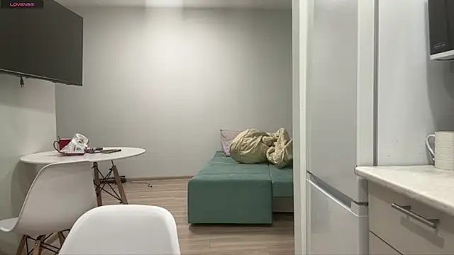 Snapshot of Peachy_keens chatting on 04/10/26, 05:42 Peachy keens online show from 04/10/26, 05:42