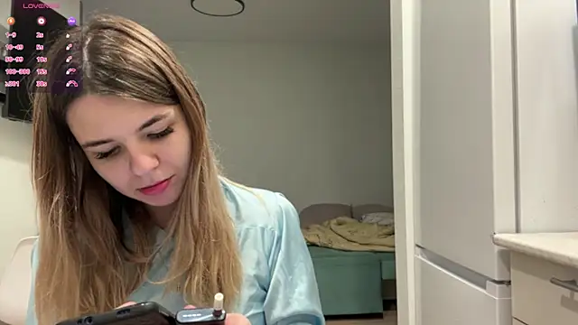 Snapshot of Peachy_keens chatting on 04/12/26, 04:21 Peachy keens online show from 04/12/26, 04:21