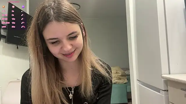 Snapshot of Peachy_keens chatting on 04/14/26, 04:56 Peachy keens online show from 04/14/26, 04:56