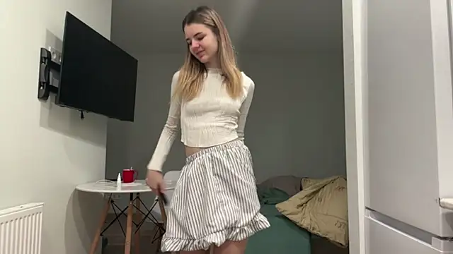 Snapshot of Peachy_keens chatting on 04/03/26, 04:46 Peachy keens online show from 04/03/26, 04:46