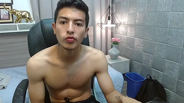 Snapshot of CaballeroNocturno_ chatting on 04/12/26, 04:49 CaballeroNocturno online show from 04/12/26, 04:49