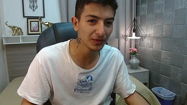 Snapshot of CaballeroNocturno_ chatting on 04/06/26, 02:07 CaballeroNocturno online show from 04/06/26, 02:07