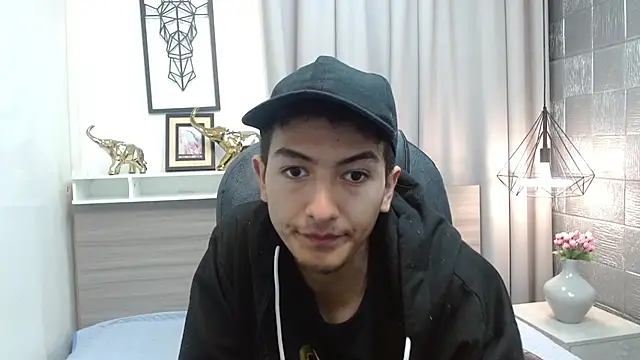 Snapshot of CaballeroNocturno_ chatting on 04/14/26, 03:00 CaballeroNocturno online show from 04/14/26, 03:00