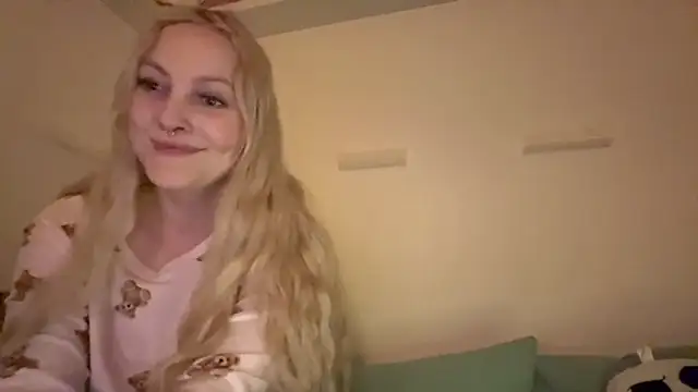 Snapshot of LoveAliceXXX chatting on 04/06/26, 08:43 LoveAliceXXX online show from 04/06/26, 08:43