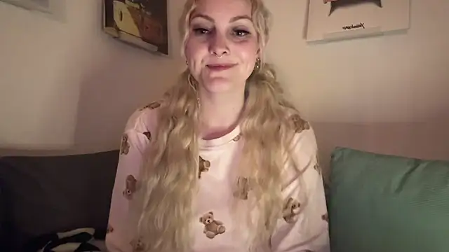 Snapshot of LoveAliceXXX chatting on 04/11/26, 06:55 LoveAliceXXX online show from 04/11/26, 06:55