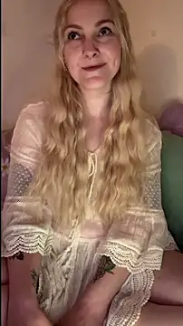 Snapshot of LoveAliceXXX chatting on 04/14/26, 07:41 LoveAliceXXX online show from 04/14/26, 07:41