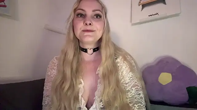 Snapshot of LoveAliceXXX chatting on 04/08/26, 07:37 LoveAliceXXX online show from 04/08/26, 07:37