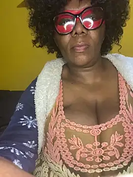 BoobsQueeen online show from 06/14/26, 11:50