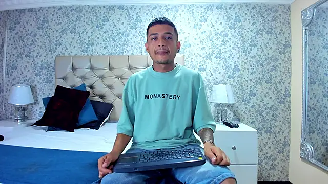 Snapshot of TurnerStar chatting on 03/31/26, 12:07 TurnerStar online show from 03/31/26, 12:07