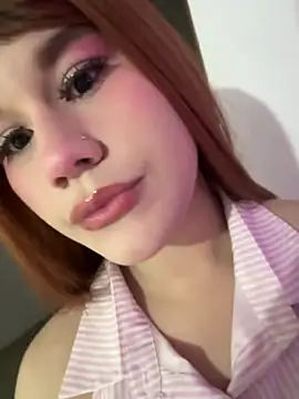 Snapshot of Cata_deoun chatting on 04/22/26, 01:45 Cata deoun online show from 04/22/26, 01:45