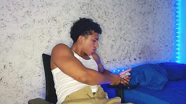 Snapshot of tonydesire_ chatting on 05/17/26, 11:38 tonydesire online show from 05/17/26, 11:38