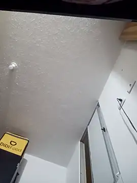 Snapshot of miguellccadena chatting on 04/12/26, 05:11 miguellccadena online show from 04/12/26, 05:11