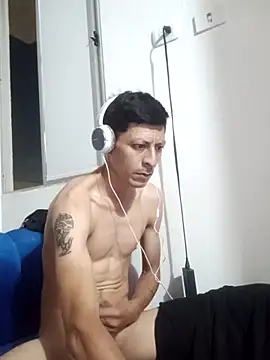 Snapshot of miguellccadena chatting on 04/09/26, 05:31 miguellccadena online show from 04/09/26, 05:31