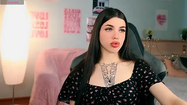 molly rettyy online show from 05/17/26, 04:12