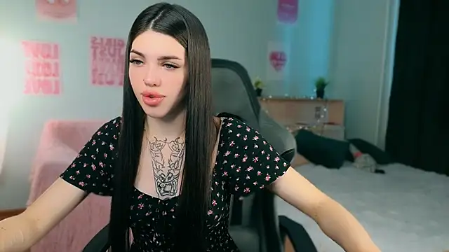 molly rettyy online show from 06/25/26, 04:32