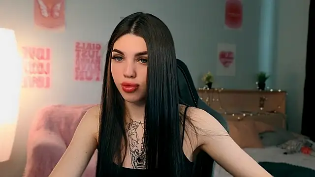 molly rettyy online show from 05/15/26, 04:21