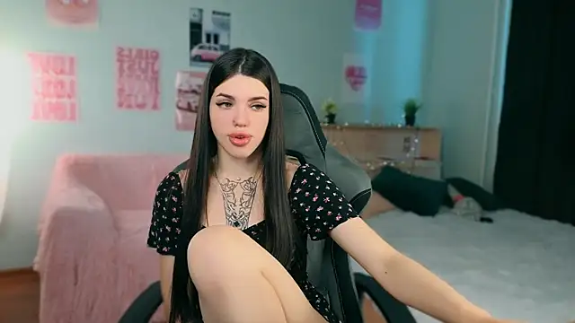 molly rettyy online show from 06/25/26, 05:12