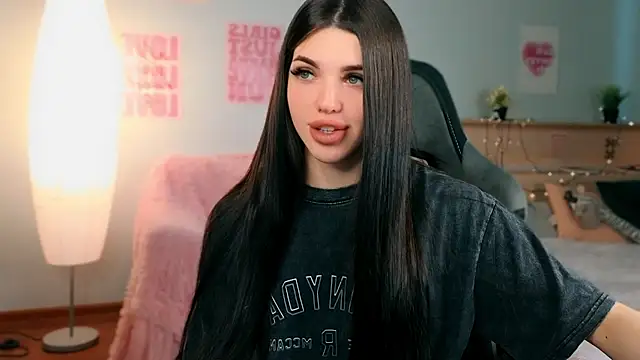 molly rettyy online show from 05/18/26, 03:50
