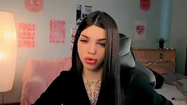 molly rettyy online show from 04/18/26, 04:48