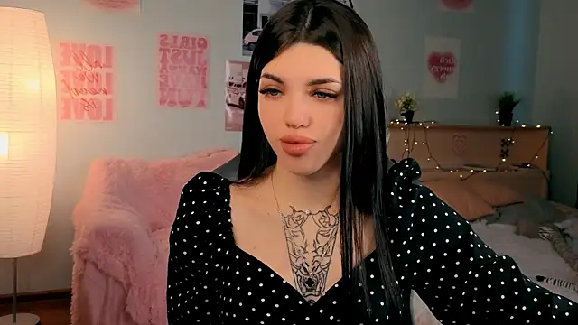 molly rettyy online show from 04/15/26, 04:07