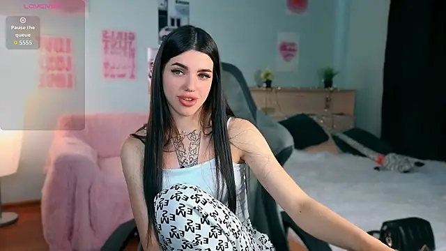 molly rettyy online show from 06/19/26, 05:02