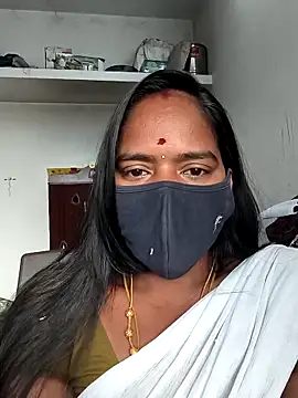 Snapshot of Tamil_Sangeetha chatting on 04/12/26, 01:53 Tamil Sangeetha online show from 04/12/26, 01:53