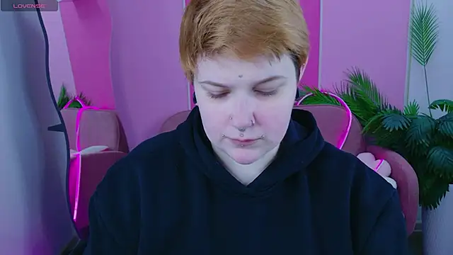 Snapshot of Edna_Davis chatting on 04/06/26, 07:53 Edna Davis online show from 04/06/26, 07:53