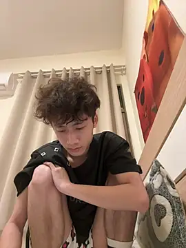 sexyboy-3525 online show from 04/17/26, 01:25