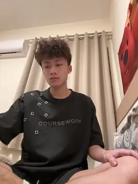 Snapshot of sexyboy-3525 chatting on 04/05/26, 02:24 sexyboy-3525 online show from 04/05/26, 02:24