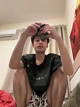 sexyboy-3525 online show from 04/15/26, 01:04