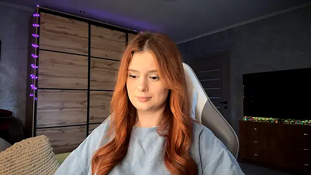 Snapshot of FoxyEmma chatting on 04/09/26, 03:07 FoxyEmma online show from 04/09/26, 03:07