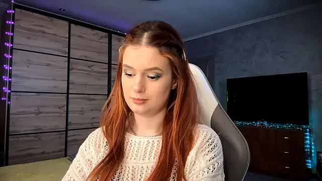 Snapshot of FoxyEmma chatting on 04/03/26, 03:07 FoxyEmma online show from 04/03/26, 03:07