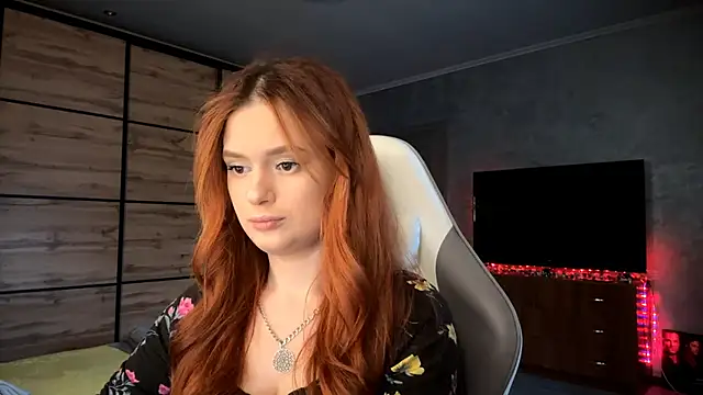 Snapshot of FoxyEmma chatting on 04/08/26, 03:13 FoxyEmma online show from 04/08/26, 03:13