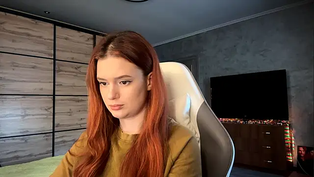 Snapshot of FoxyEmma chatting on 04/13/26, 03:05 FoxyEmma online show from 04/13/26, 03:05