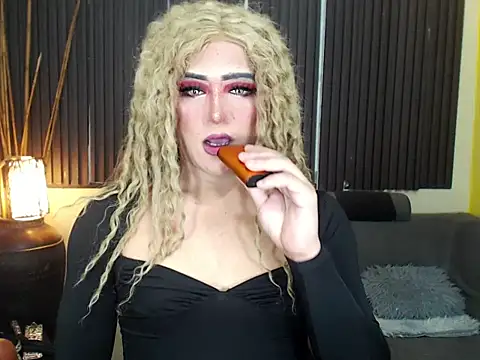 HugexMsLovelyxCock online show from 04/22/26, 10:05