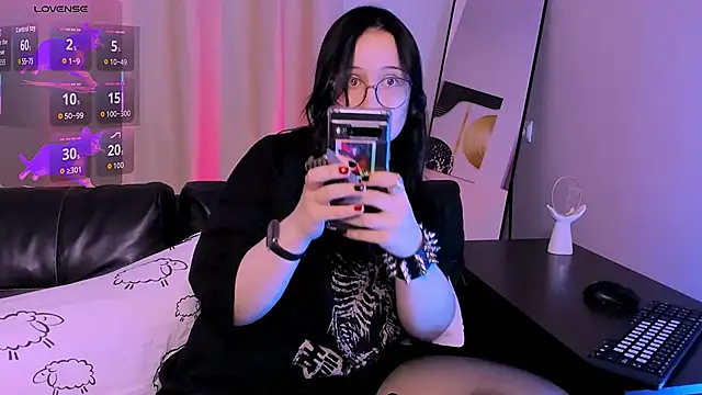 Snapshot of Ame_Core chatting on 04/06/26, 08:43 Ame Core online show from 04/06/26, 08:43