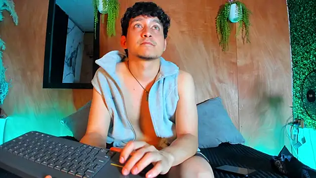 Snapshot of eros_fangs chatting on 03/31/26, 11:29 eros fangs online show from 03/31/26, 11:29