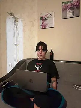 Snapshot of Z_Milll chatting on 06/07/26, 04:12 Z Milll online show from 06/07/26, 04:12
