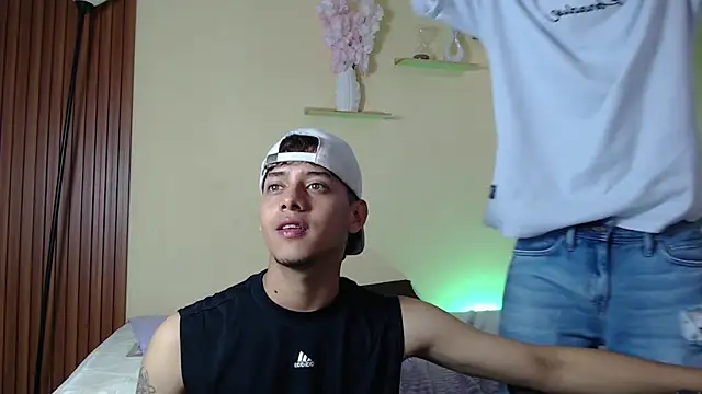 TwoHotTrouble  online show from 03/30/26, 10:00