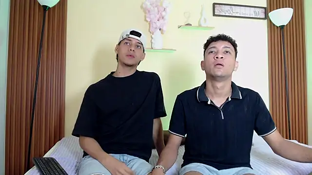 TwoHotTrouble  online show from 03/31/26, 09:28