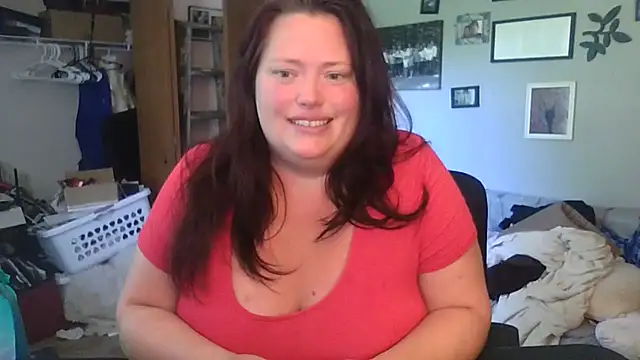 Snapshot of EmberVael chatting on 06/18/26, 09:09 EmberVael online show from 06/18/26, 09:09