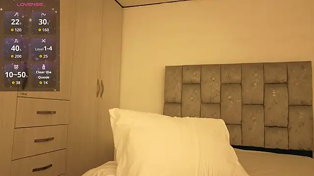 Snapshot of Izumi__ chatting on 04/12/26, 04:05 Izumi online show from 04/12/26, 04:05