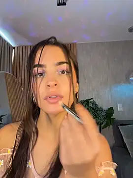 Snapshot of EmmaVonn chatting on 05/04/26, 07:39 EmmaVonn online show from 05/04/26, 07:39