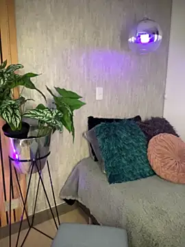 Snapshot of EmmaVonn chatting on 04/07/26, 07:37 EmmaVonn online show from 04/07/26, 07:37