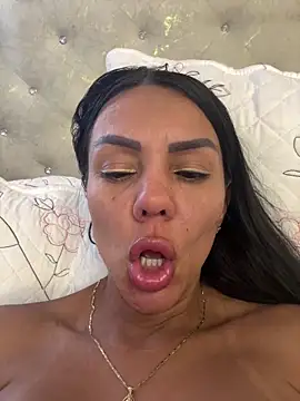 Snapshot of SofiParma chatting on 04/05/26, 07:20 SofiParma online show from 04/05/26, 07:20