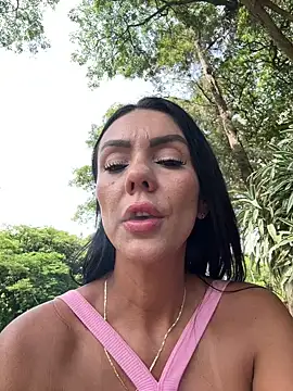 Snapshot of SofiParma chatting on 03/31/26, 07:27 SofiParma online show from 03/31/26, 07:27